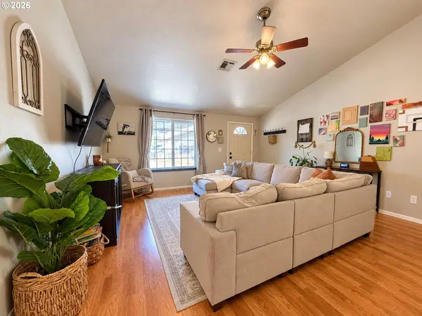 209 BLUEBIRD ST, Cottage Grove, OR 97424