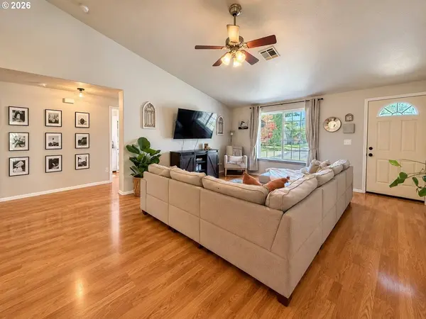 209 BLUEBIRD ST, Cottage Grove, OR 97424