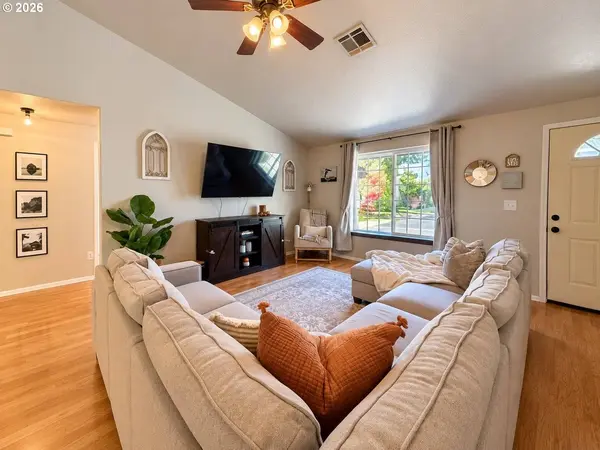 209 BLUEBIRD ST, Cottage Grove, OR 97424