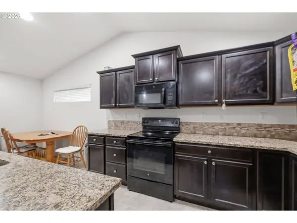 3692 PHANTOM WAY, Eugene, OR 97401