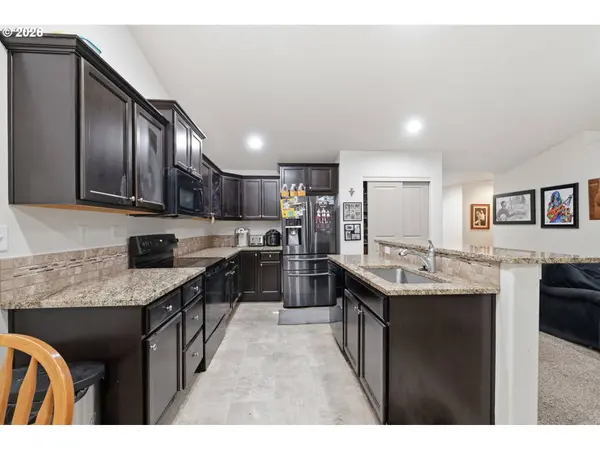 3692 PHANTOM WAY, Eugene, OR 97401