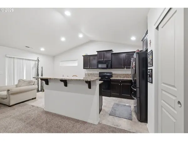 3692 PHANTOM WAY, Eugene, OR 97401