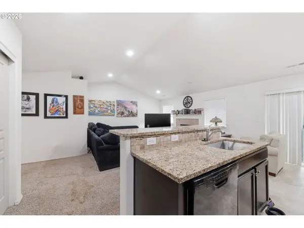 3692 PHANTOM WAY, Eugene, OR 97401