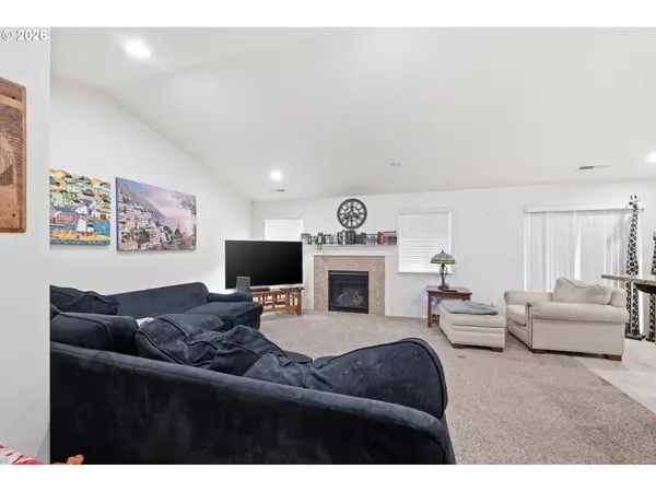 3692 PHANTOM WAY, Eugene, OR 97401