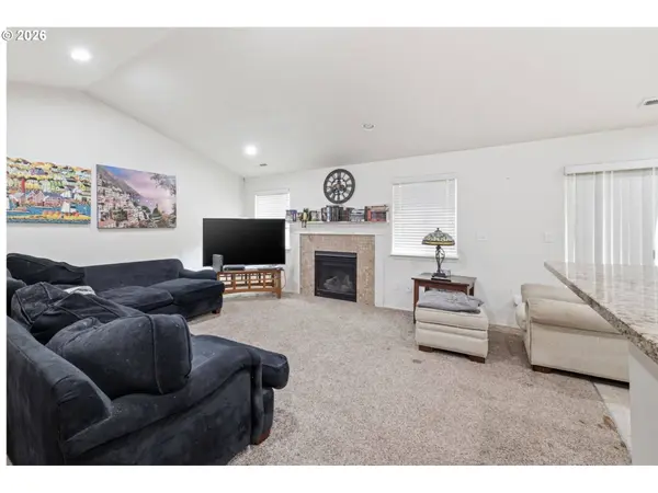 3692 PHANTOM WAY, Eugene, OR 97401