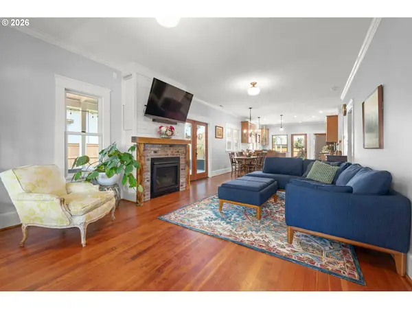 918 C ST, Springfield, OR 97477