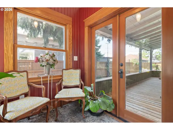 918 C ST, Springfield, OR 97477