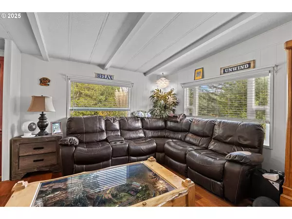 98785 SITKUM LN, Myrtle Point, OR 97458