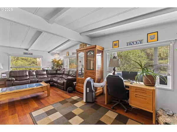 98785 SITKUM LN, Myrtle Point, OR 97458