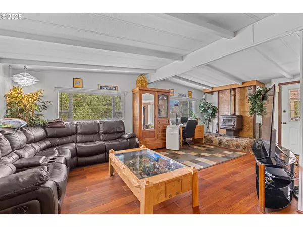 98785 SITKUM LN, Myrtle Point, OR 97458