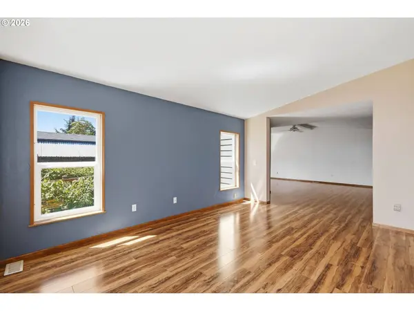 2070 DONNELLY DR, Springfield, OR 97477