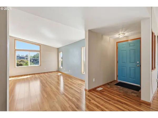 2070 DONNELLY DR, Springfield, OR 97477