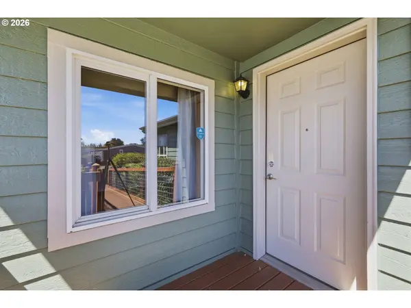 2070 DONNELLY DR, Springfield, OR 97477