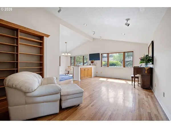 84 GREEN LN, Eugene, OR 97404