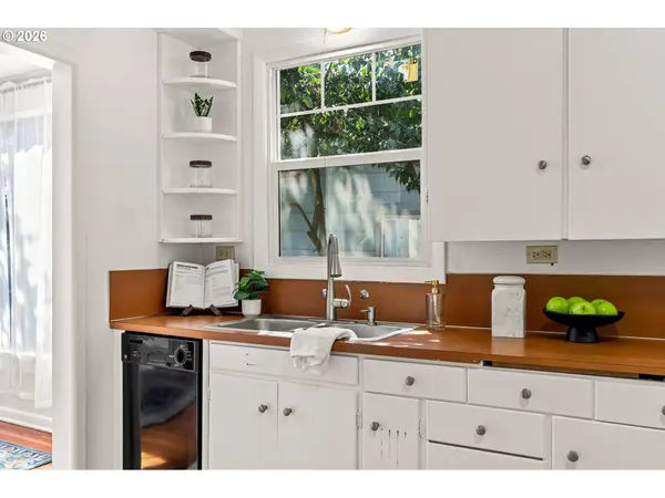 257 W 15TH AVE, Eugene, OR 97401