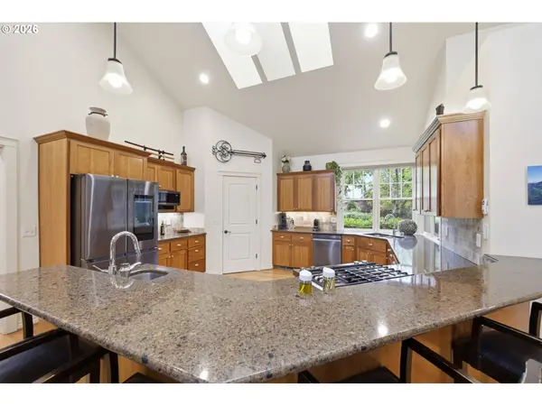 2148 Lomond AVE, Springfield, OR 97477