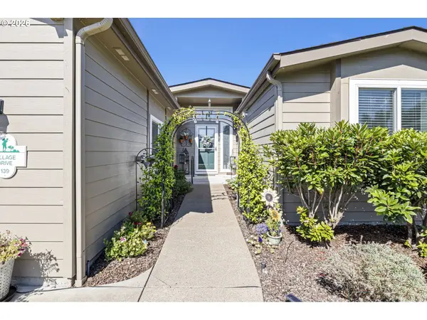 139 VILLAGE DR, Cottage Grove, OR 97424