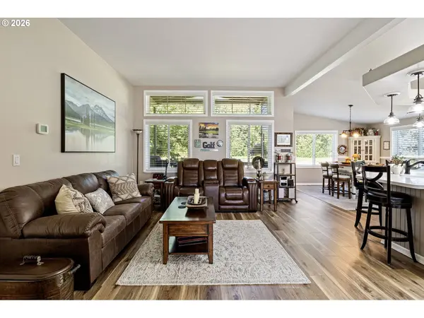 139 VILLAGE DR, Cottage Grove, OR 97424