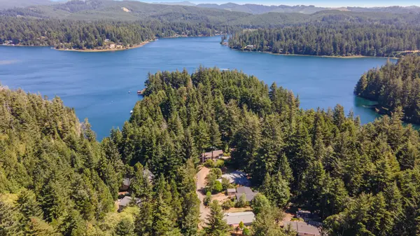 Lakes Near Florence, Oregon | Lake Living,Shannon Mason