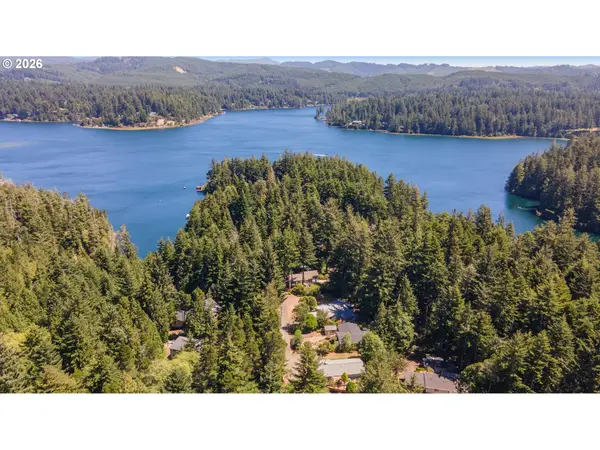 4976 LAKE DR, Florence, OR 97439