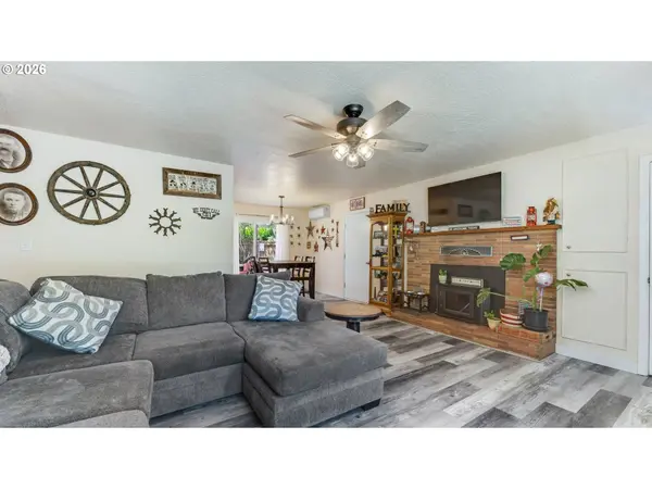 4976 LAKE DR, Florence, OR 97439