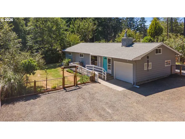 4976 LAKE DR
