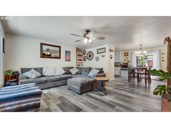 4976 LAKE DR, Florence, OR 97439