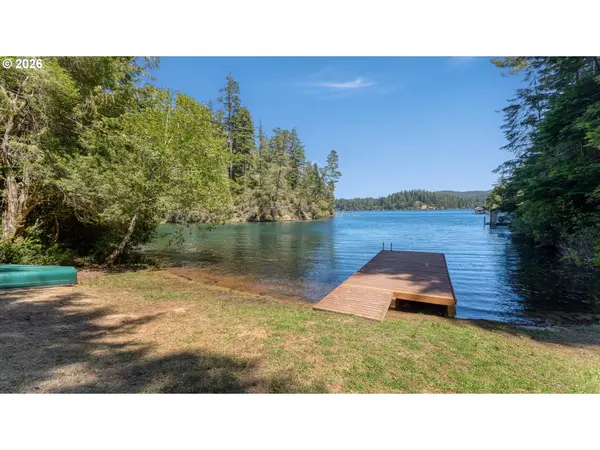 4976 LAKE DR, Florence, OR 97439