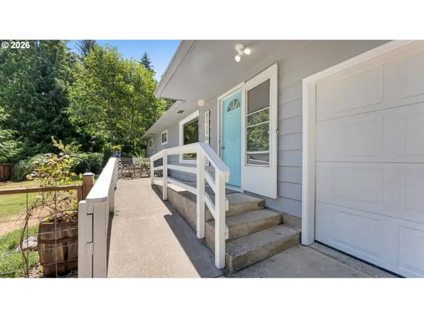 4976 LAKE DR, Florence, OR 97439