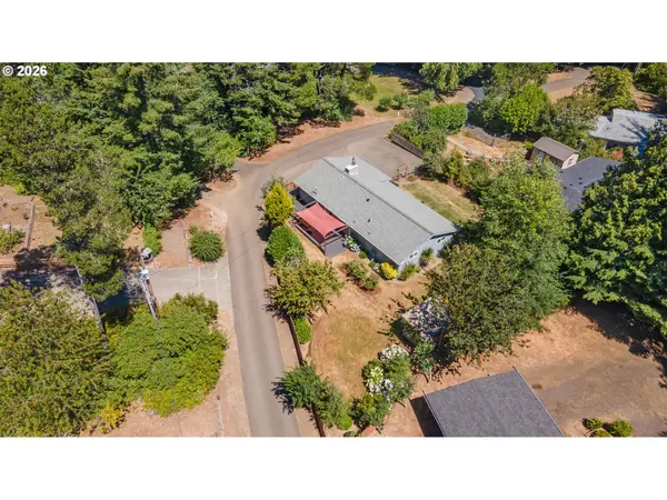 4976 LAKE DR, Florence, OR 97439