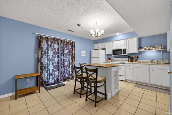 896 E Sherwood Hills Drive, Bloomington, IN 47401-8134