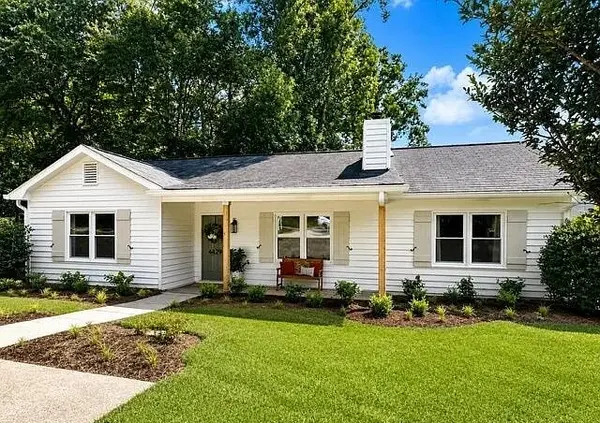 Outdoor Fireplaces & Designer Finishes: Your Flowery Branch Dream Home