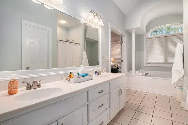 615 Wellington Dr, Winder, GA 30680-7264