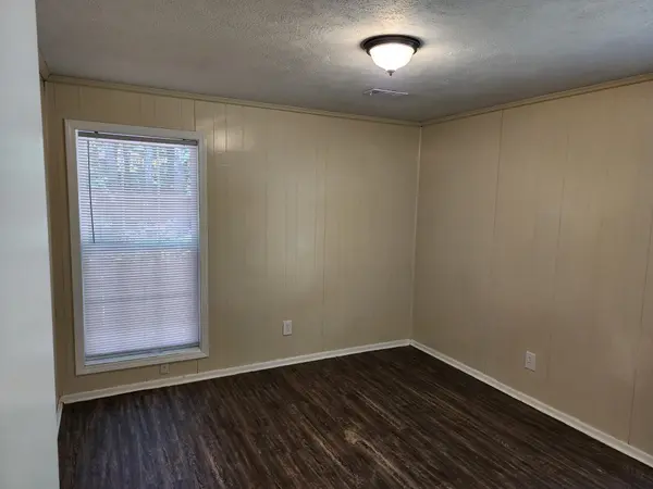 6104 Oakwood Cir, Covington, GA 30014-3548