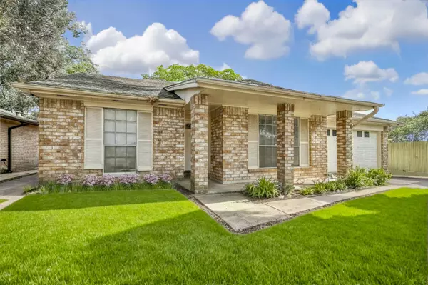 12115 Swan Creek Dr, Houston, TX 77065-3817