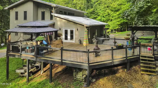 11980 Waterhouse LN, Glade Spring, VA 24340