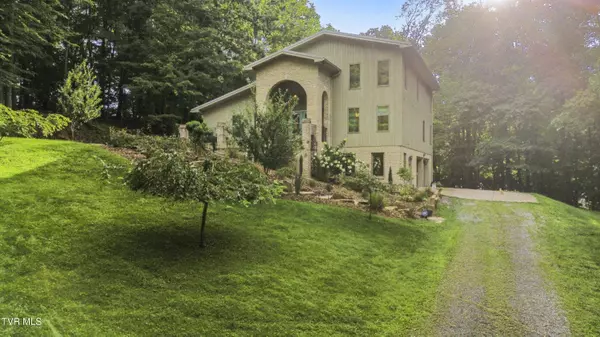 11980 Waterhouse LN, Glade Spring, VA 24340