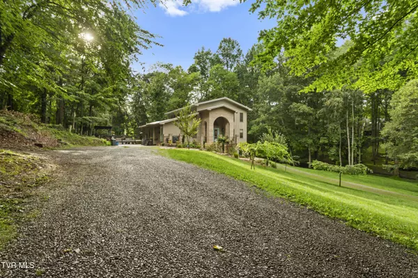 11980 Waterhouse LN, Glade Spring, VA 24340