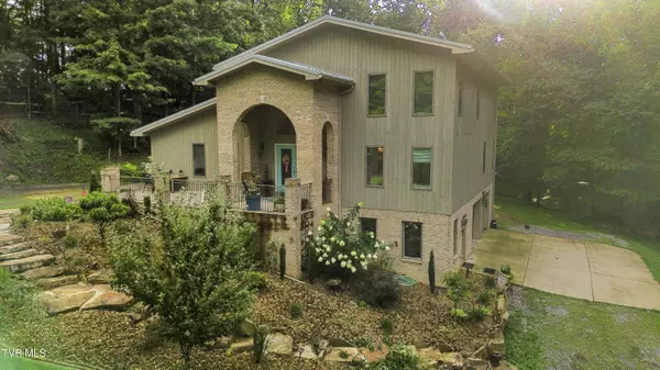 11980 Waterhouse LN, Glade Spring, VA 24340