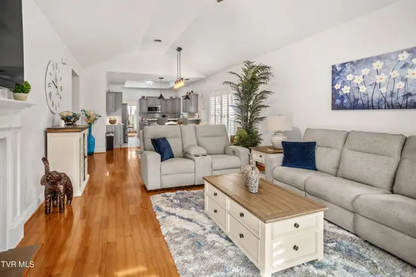 11541 Meadowood Dr DR, Bristol, VA 24202