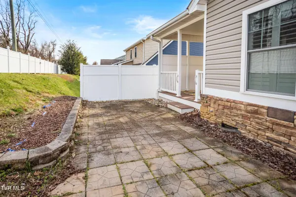 11541 Meadowood Dr DR, Bristol, VA 24202