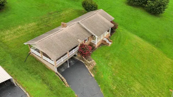 817 Midnight Dr, Chilhowie, VA 24319