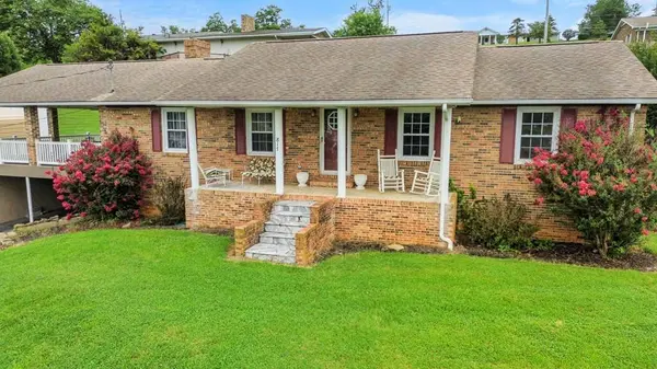 817 Midnight Dr, Chilhowie, VA 24319