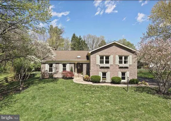 10854 MEADOWLAND DR, Oakton, VA 22124