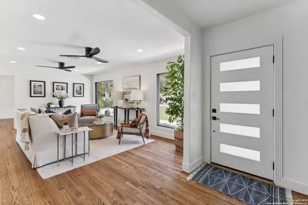 1008 Canterbury Hill, Terrell Hills, TX 78209