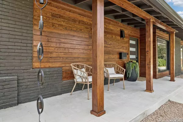 1008 Canterbury Hill, Terrell Hills, TX 78209