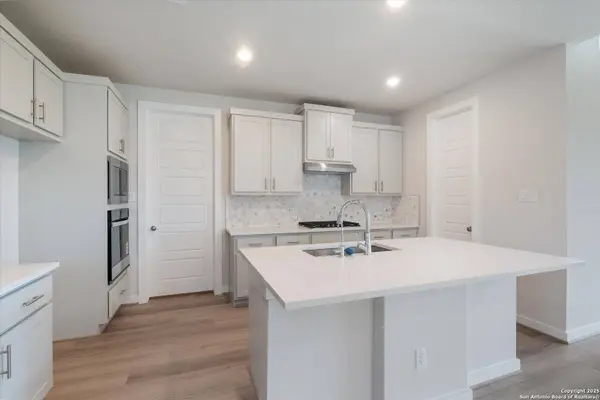 444 Foxbrook Way, Cibolo, TX 78108-3052