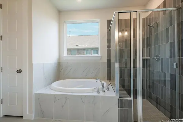 444 Foxbrook Way, Cibolo, TX 78108-3052