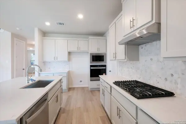 444 Foxbrook Way, Cibolo, TX 78108-3052