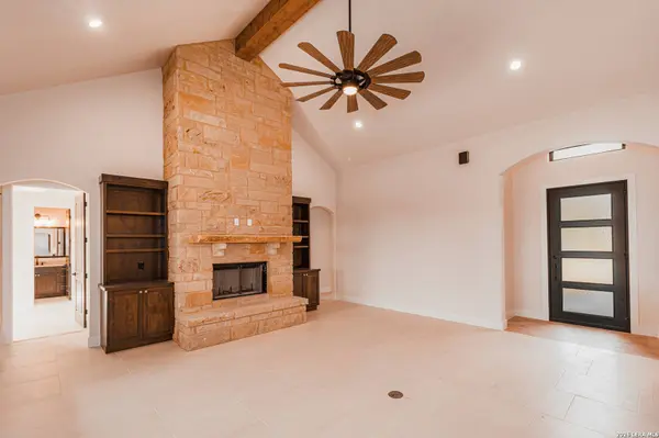 192 Bobby Lynn, Adkins, TX 78101